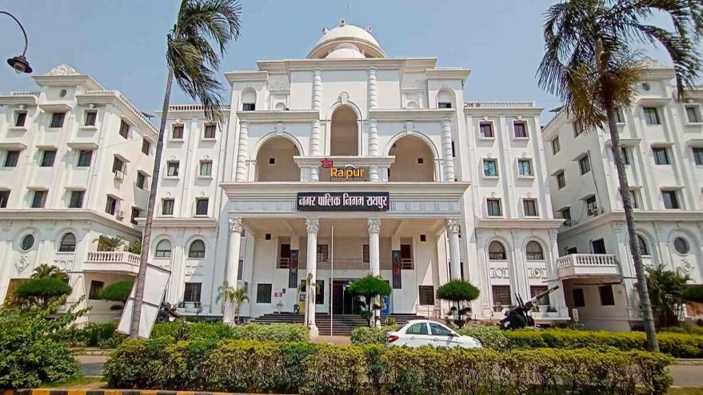 नगर निगम में आज निर्णयों का दिन, मेयर इन काउंसिल की बैठक शाम 5 बजे रायपुर नगर निगम का बड़ा एक्शन प्लान: संपत्तिकर बकायादारों पर कुर्की की तैयारी