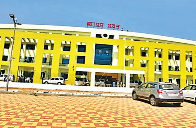 प्रयोगशाला परिचारक भर्ती 2023: 8–12 दिसंबर तक मेगा डॉक्यूमेंट वेरिफिकेशन, 430 पदों के लिए 1,600 से अधिक अभ्यर्थी होंगे शामिल CGPSC-2024 मेंस का रिजल्ट जारी: देवेश प्रसाद साहू ने किया टॉप, टॉप-5 में सभी पुरुष, टॉप-10 में 2 महिलाएं