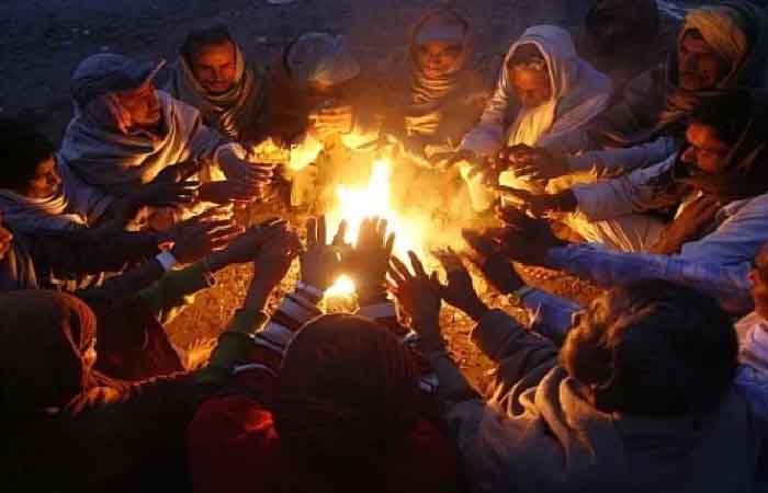छत्तीसगढ़ में कड़ाके की ठंड का कहर: 17 जिलों में शीतलहर अलर्ट, मैनपाट में पारा 4°C से नीचे ठंड ने कसा शिकंजा: पहाड़ों से मैदान तक शीतलहर का कहर, कई राज्यों में अलर्ट जारी