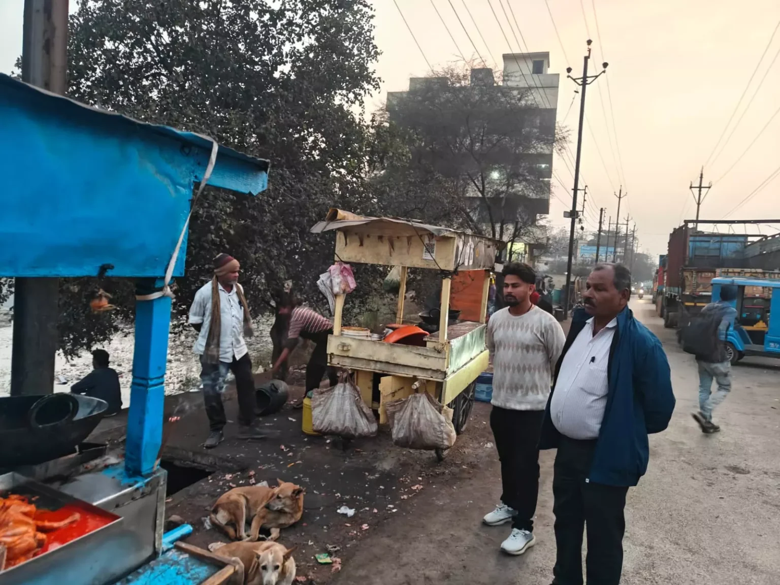 छुईया तालाब क्षेत्र में नगर निगम की बड़ी कार्रवाई, अवैध ठेले–गुमटी और नालियों पर बनाए गए पाटे ध्वस्त