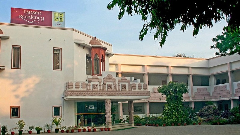 तानसेन रेजिडेंसी होटल में पूर्व मंत्री के दामाद का 15 लाख का सोने का हार गायब, जांच के दौरान मिला