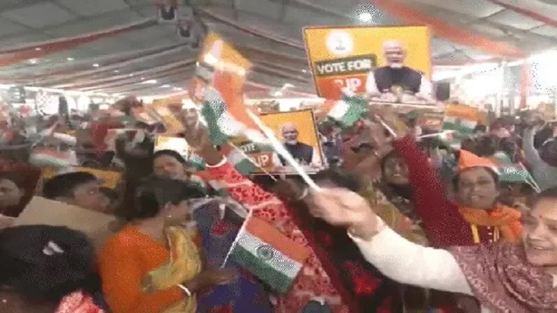 बंगाल के विकास में कट-कमीशन आड़े, हजारों करोड़ की परियोजनाएं अटकीं: प्रधानमंत्री मोदी