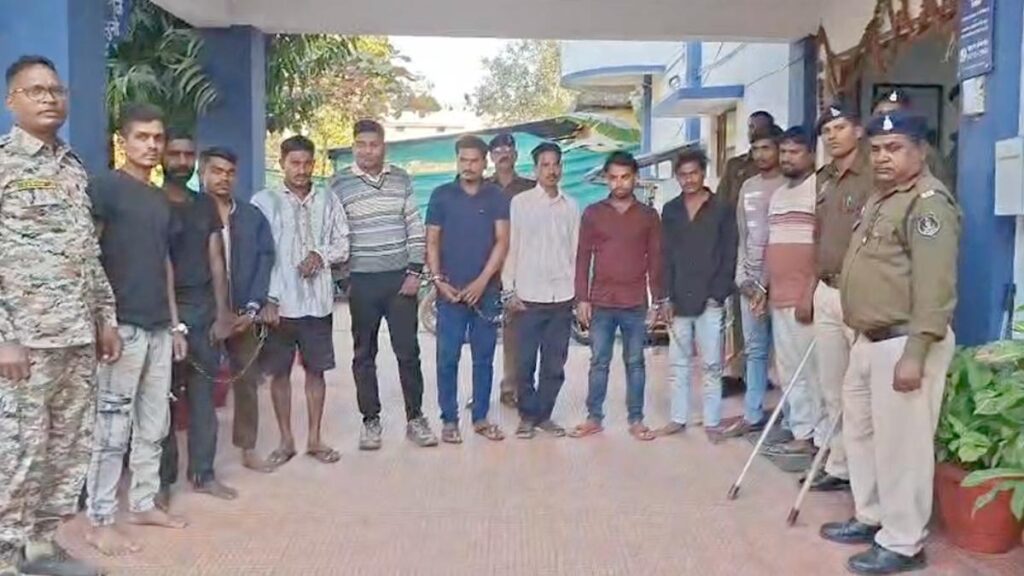 गरियाबंद: देवरी गांव में युवक हत्या मामले में 11 आरोपी गिरफ्तार, 24 घंटे में पुलिस ने सुलझाई गुत्थी