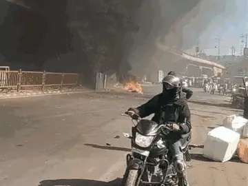 लालघाटी फ्लाईओवर के नीचे लगी आग, तीन दमकलों ने पाया काबू