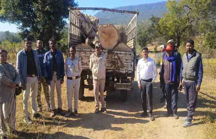अवैध रेत भंडारण व पेड़ कटाई पर बड़ी कार्रवाई: 35 ट्रैक्टर-ट्राली रेत व वाहन सहित लकड़ी जप्त.. अवैध रेत भंडारण व पेड़ कटाई पर बड़ी कार्रवाई: 35 ट्रैक्टर-ट्राली रेत व वाहन सहित लकड़ी जप्त..