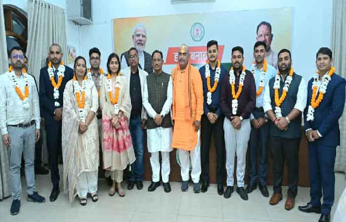 छत्तीसगढ़ लोक सेवा आयोग 2024 के टॉप 10 अभ्यर्थियों ने सीएम साय से की भेंट छत्तीसगढ़ लोक सेवा आयोग 2024 के टॉप 10 अभ्यर्थियों ने सीएम साय से की भेंट