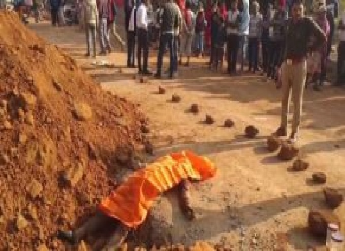 CG Crime News: राजिम में सड़क किनारे मिली युवक की लाश, जांच में जुटी पुलिस