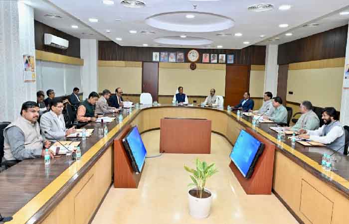 CG NEWS: साय कैबिनेट की अहम बैठक शुरू, प्रमुख विषयों पर लिए जा सकते हैं महत्वपूर्ण फैसले CG NEWS: साय कैबिनेट की अहम बैठक शुरू