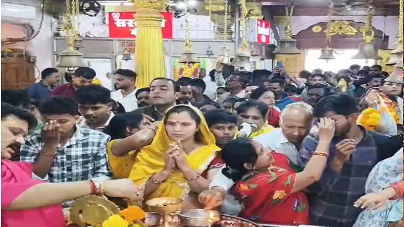 नए साल 2026 के पहले दिन मंदिरों में उमड़ा श्रद्धा का सैलाब, बस्तर और रायपुर में दिखा आस्था का संगम