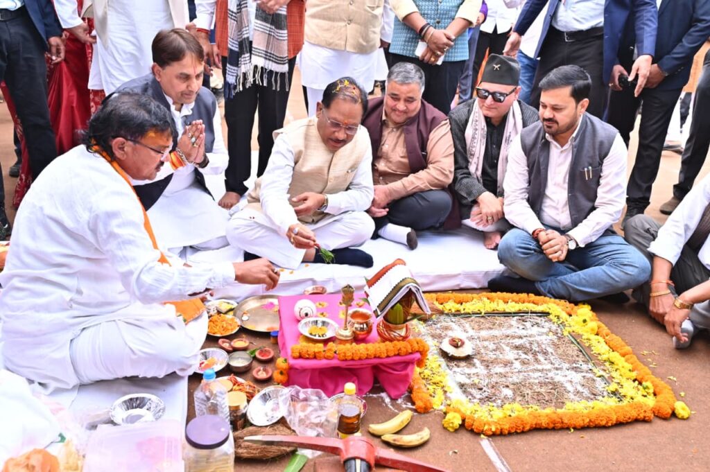 सीएम साय ने चित्रोत्पला फिल्म सिटी का किया भूमिपूजन, 400 करोड़ की लागत से होगा निर्माण