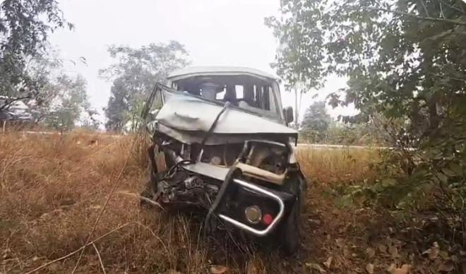 बोलेरो और स्कॉर्पियो के बीच जबदस्त टक्कर, दो लोगों की मौके पर मौत, 12 अन्य गंभीर रूप से घायल
