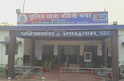 CG News: सड़क किनारे खड़े हाईवा से टकराई बाइक, मां-बेटे की मौत, पिता की हालत गंभीर