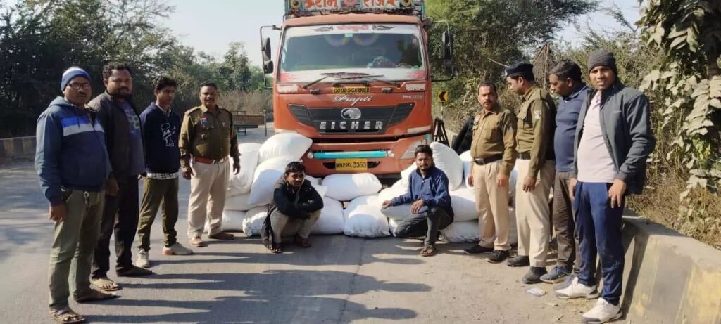 महासमुंद में गांजा तस्करी पर बड़ी कार्रवाई, पुलिस ने 4 करोड़ 75 लाख का गांजा किया जब्त
