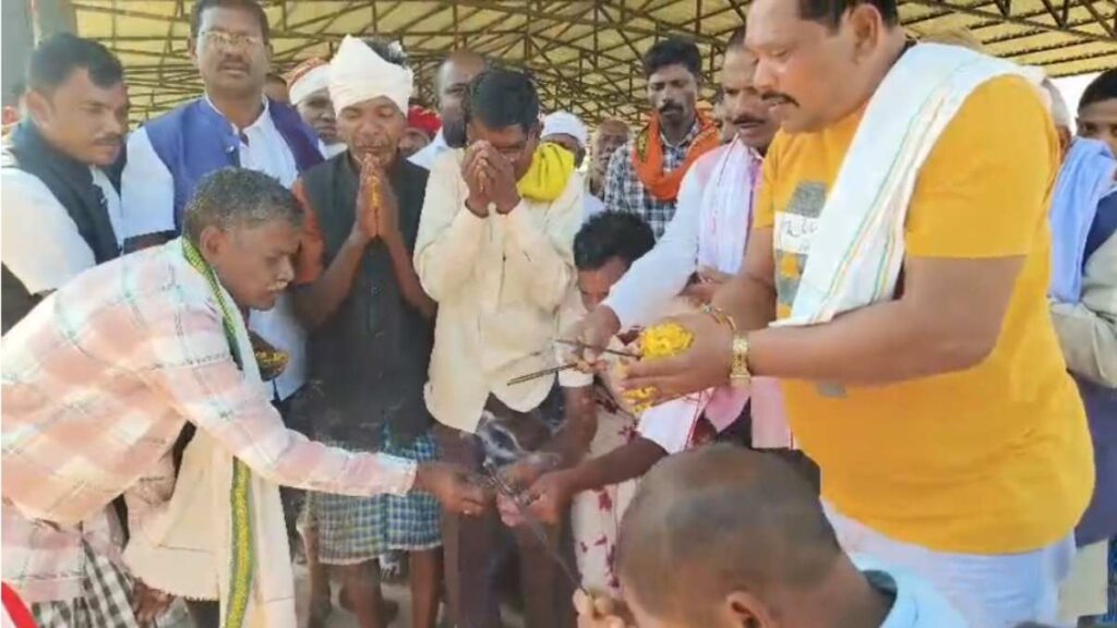 कांकेर 200 धर्मांतरित लोगों ने की घर वापसी, समाज प्रमुखों ने किया सभी का स्वागत