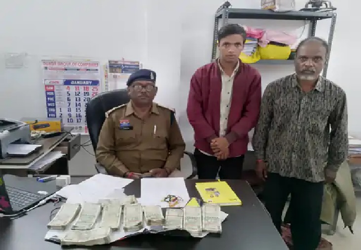 सोने-चांदी का हंडा गड़े होने का झांसा देकर 13 लाख से अधिक ठगे, नाबालिग समेत तीन आरोपी गिरफ्तार