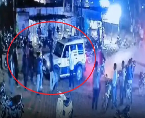 तिल्दा-नेवरा में शराब दुकान से कर्मचारियों को उठा ले गए बदमाश, पुलिस शिकायत का कर रही इंतजार