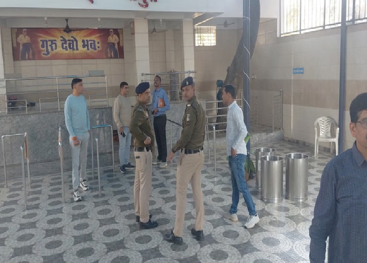 भिलाई के साईं मंदिर को चोरों ने बनाया निशाना, गार्ड से मारपीट कर चांदी के आभूषण लेकर फरार, जांच में जुटी पुलिस