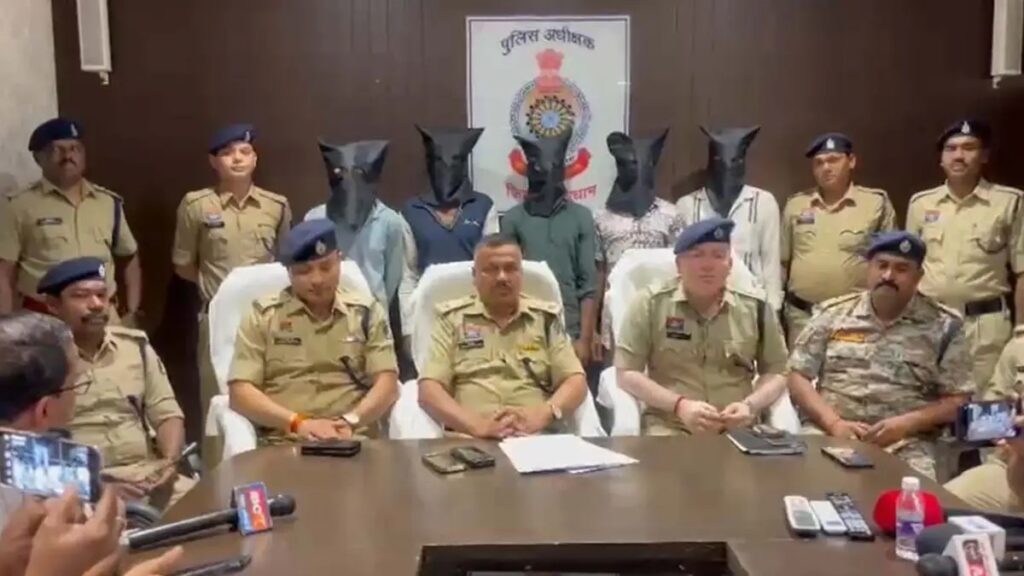 डरा-धमकाकर लूटपाट करने वाले ‘छल्ला गैंग’ का पर्दाफाश, पुलिस ने नाबालिग सहित 6 आरोपियों को किया गिरफ्तार